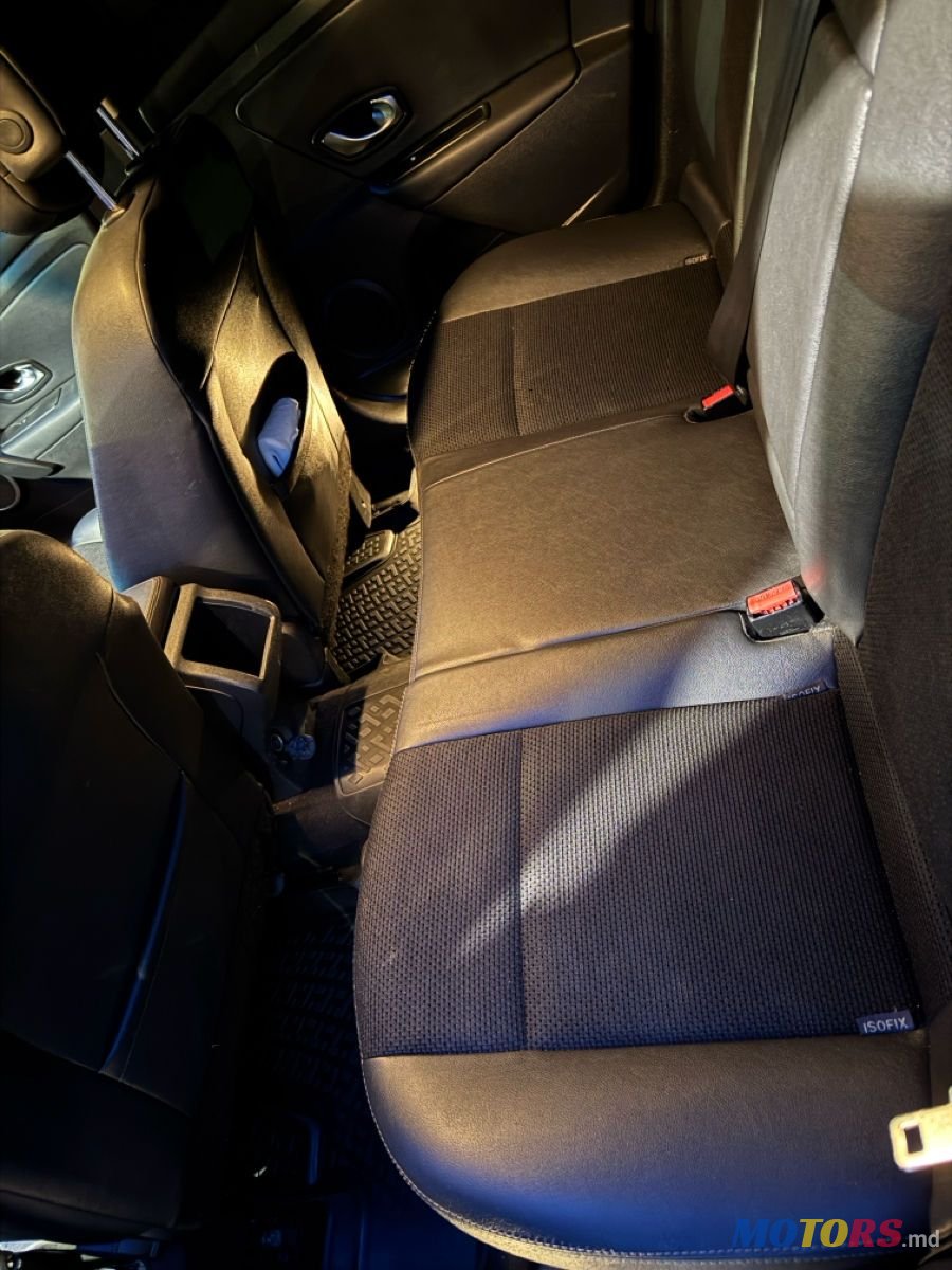 2010' Renault Megane photo #5