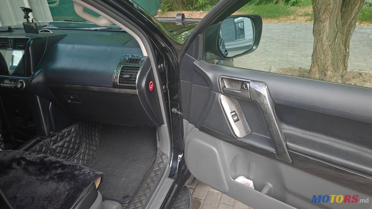 2012' Toyota Land Cruiser Prado photo #6