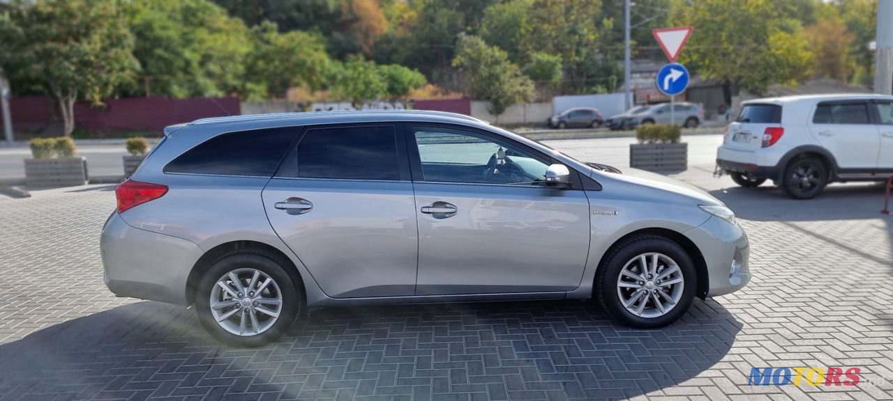 2013' Toyota Auris photo #6