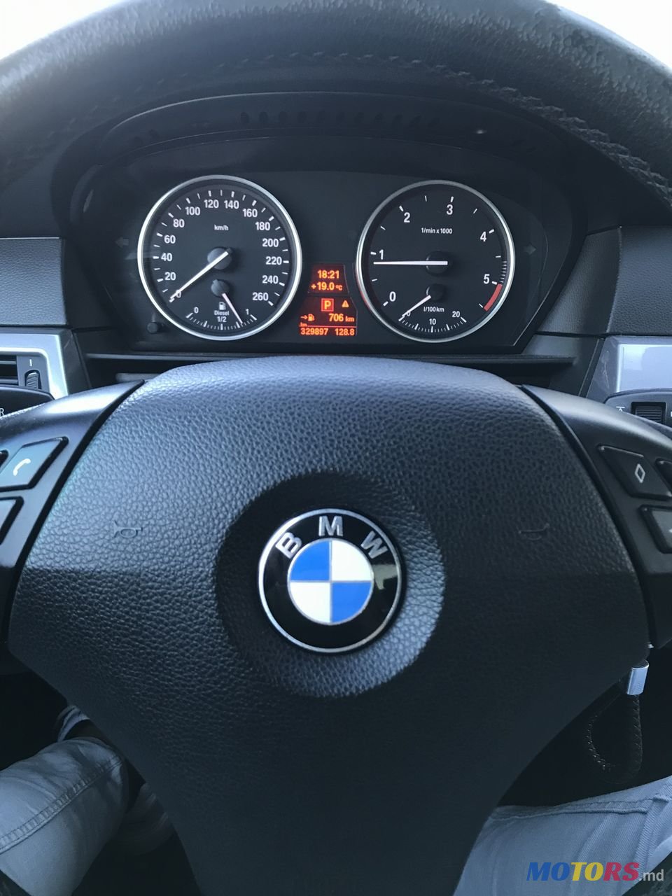 2009' BMW 5 Series photo #5