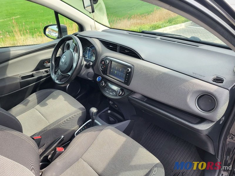 2016' Toyota Yaris photo #6