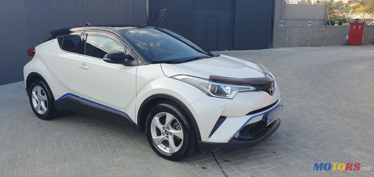 2017' Toyota C-HR photo #3