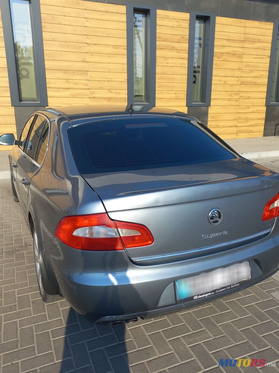 2011' Skoda Superb photo #5