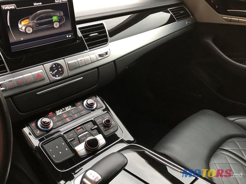 2012' Audi A8 photo #4