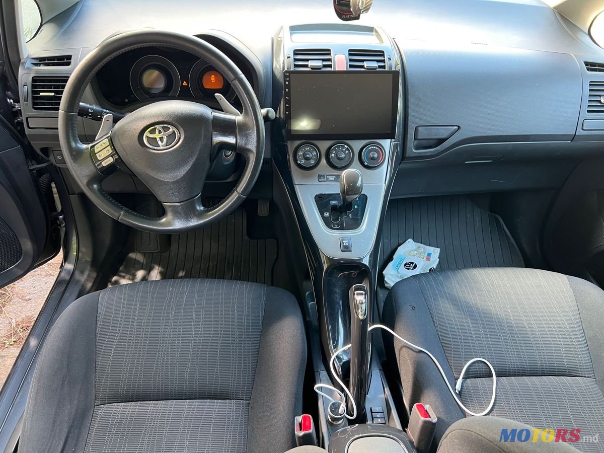 2007' Toyota Auris photo #6