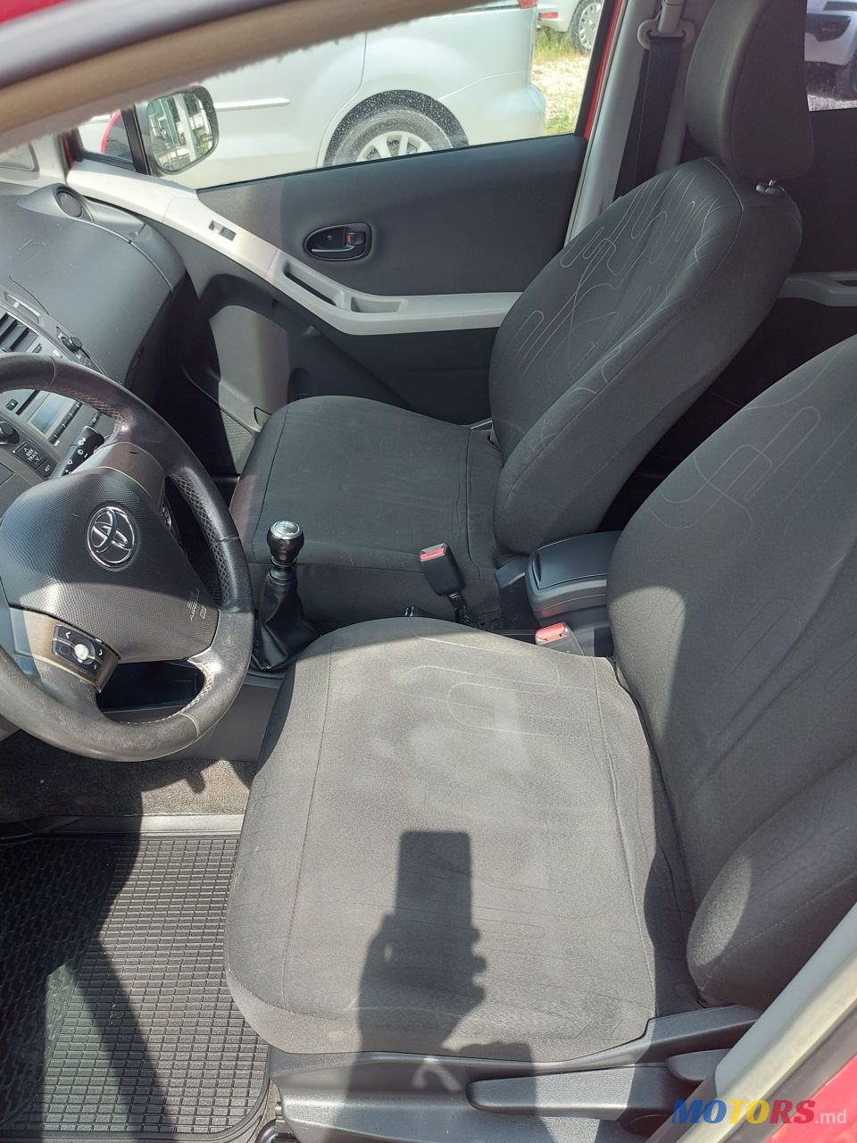 2011' Toyota Yaris photo #5