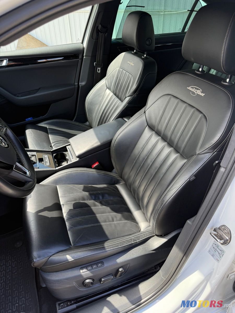 2019' Skoda Superb photo #6