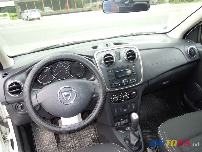 2013' Dacia Logan photo #2
