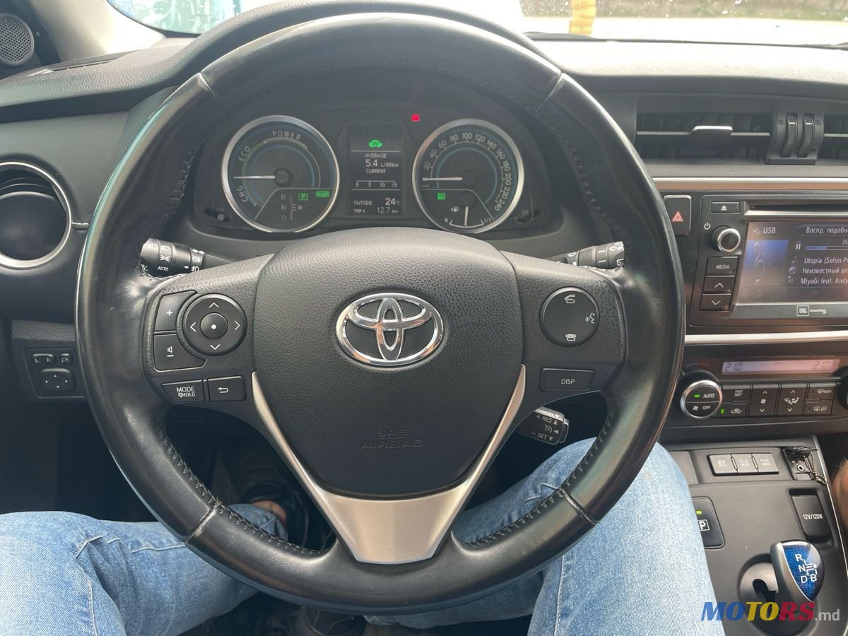 2013' Toyota Auris photo #5