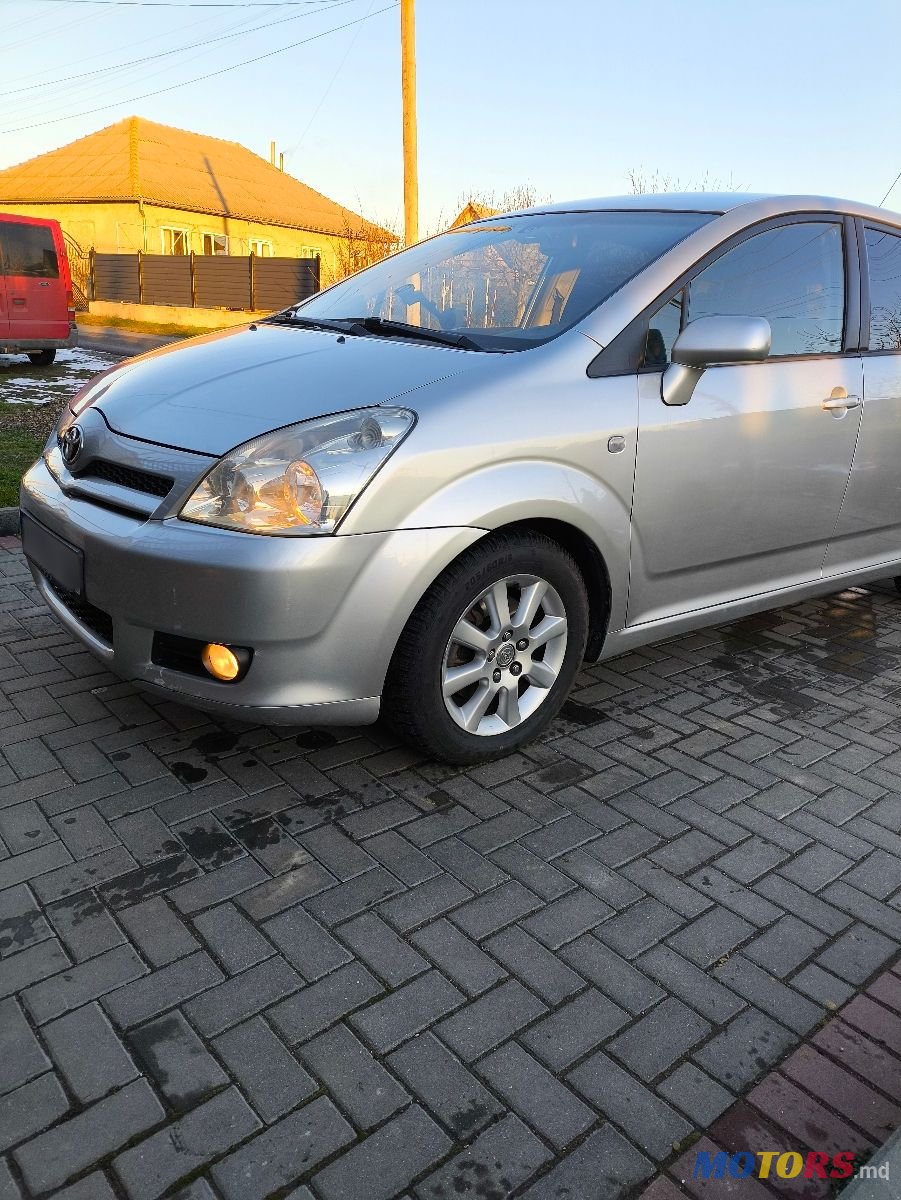 2004' Toyota Corolla Verso photo #5