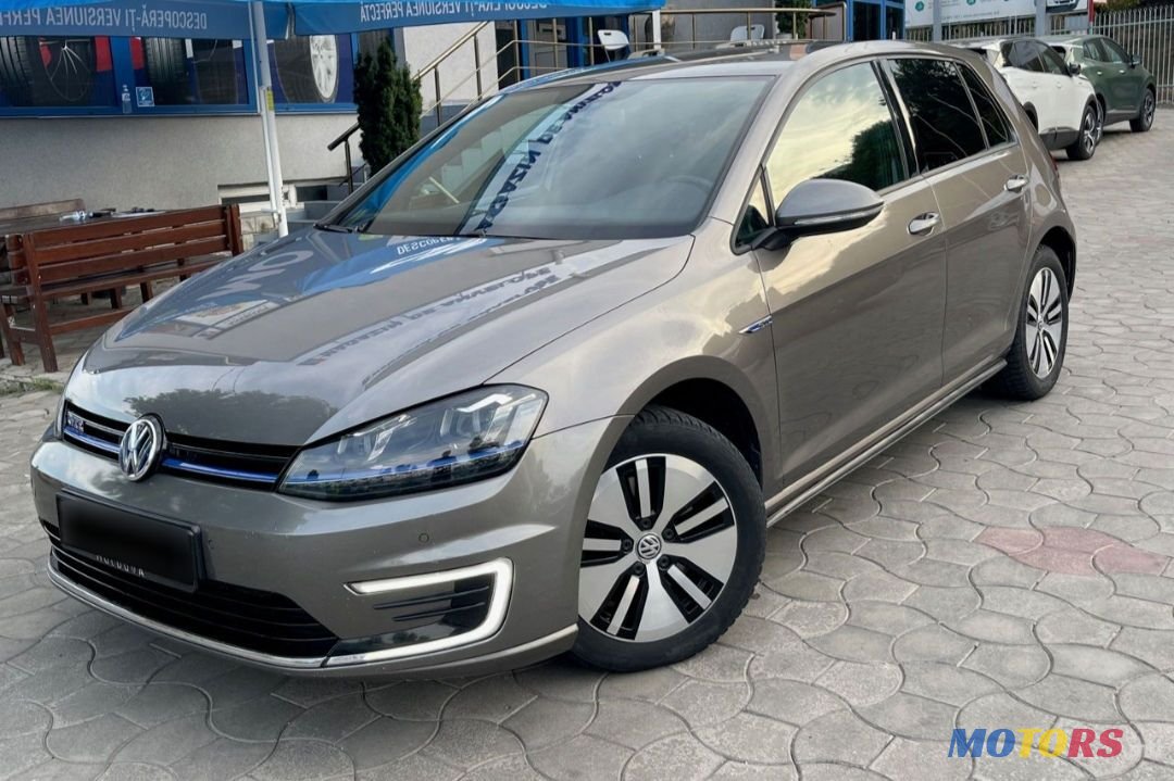 2015' Volkswagen Golf photo #2
