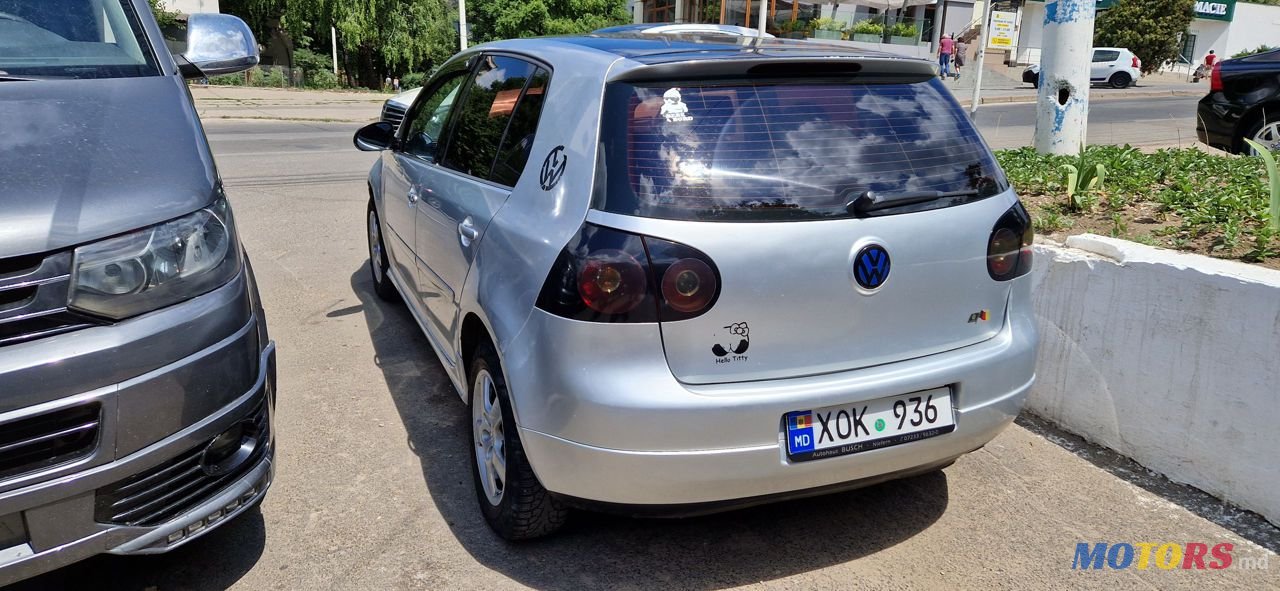 2004' Volkswagen Golf photo #4