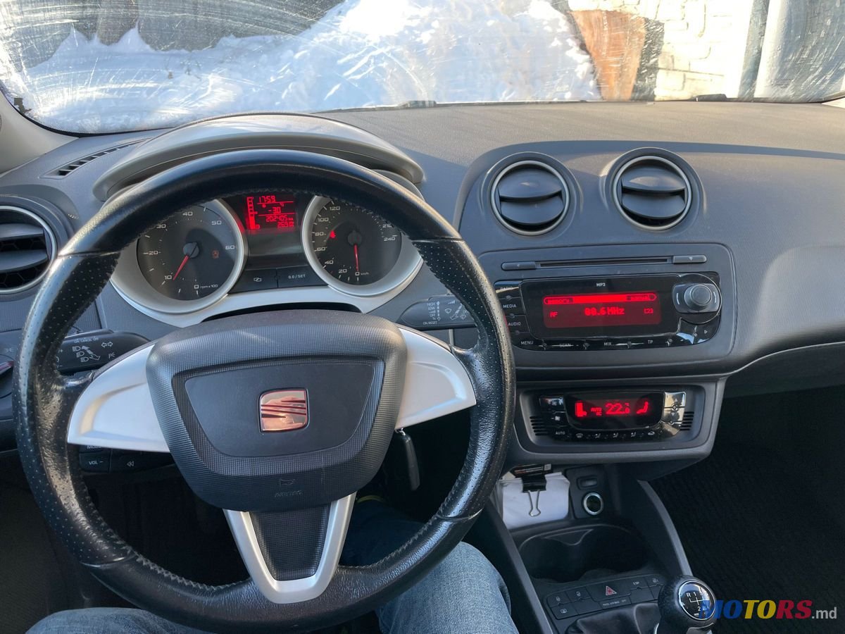 2011' SEAT Ibiza photo #2