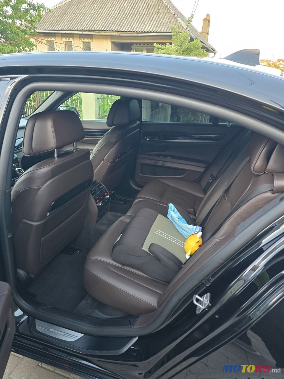 2013' BMW 7 Series photo #2