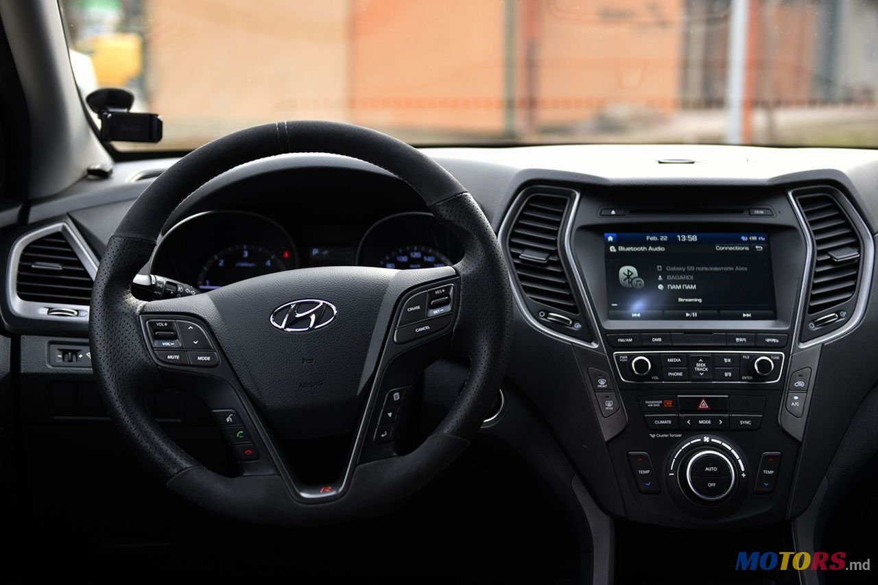 2016' Hyundai Santa Fe photo #6