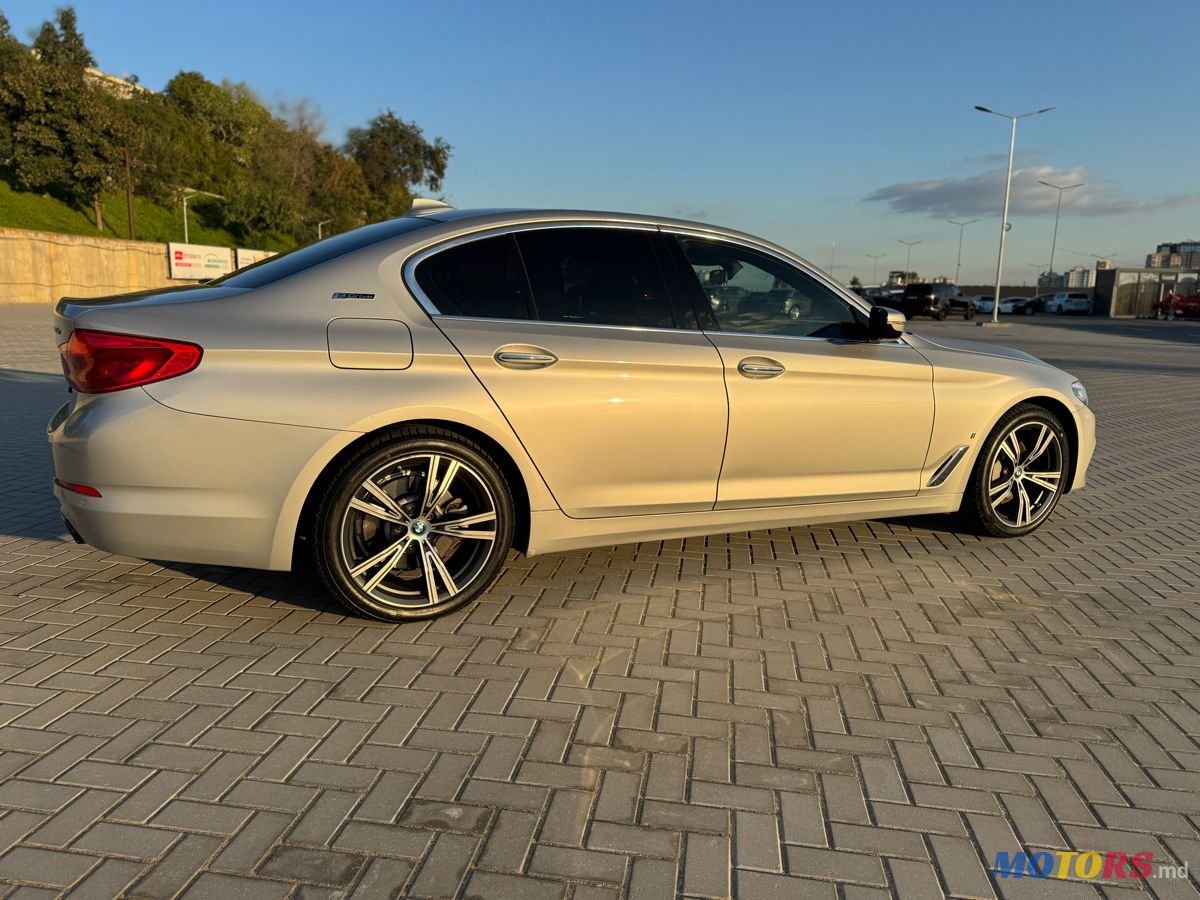 2017' BMW 5 Series photo #5