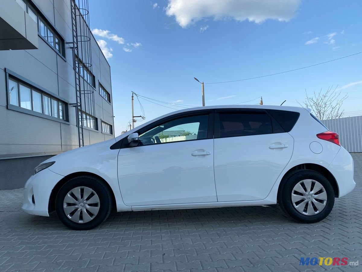 2014' Toyota Auris photo #2