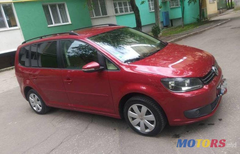 2011' Volkswagen Touran photo #1