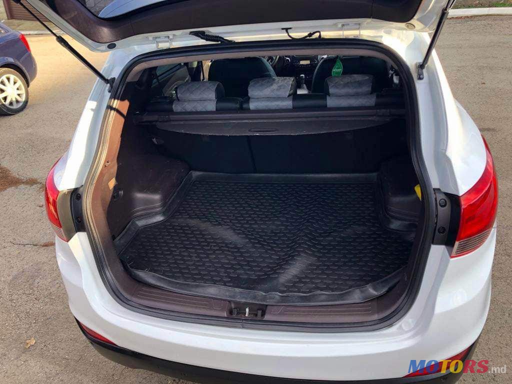 2010' Hyundai Tucson photo #5