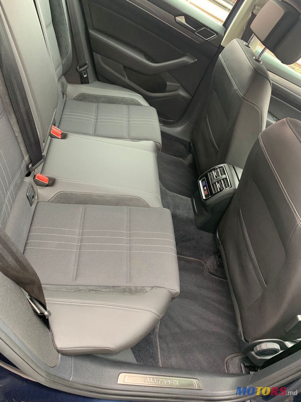 2016' Volkswagen Passat photo #5