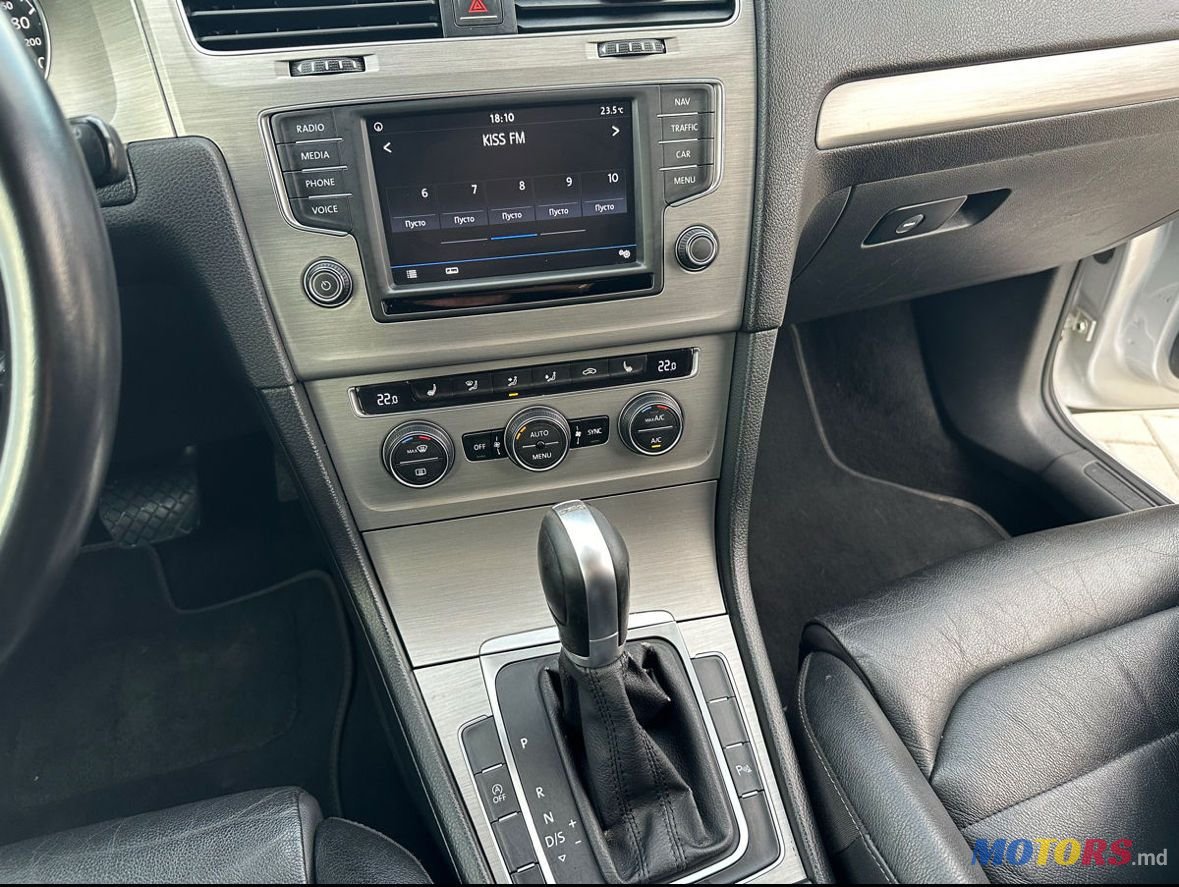 2014' Volkswagen Golf photo #5