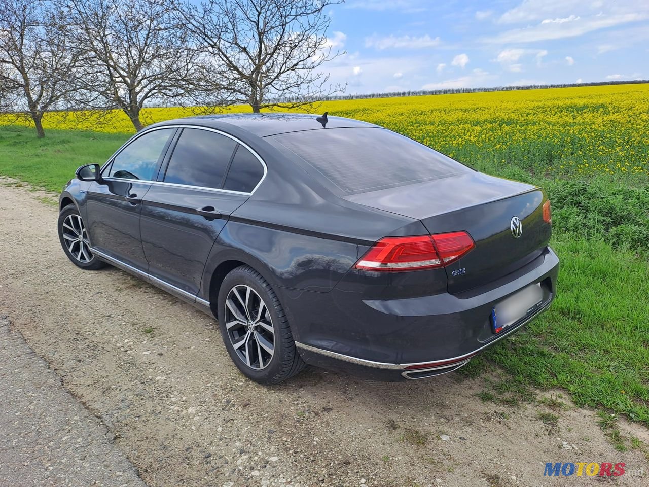 2016' Volkswagen Passat photo #3