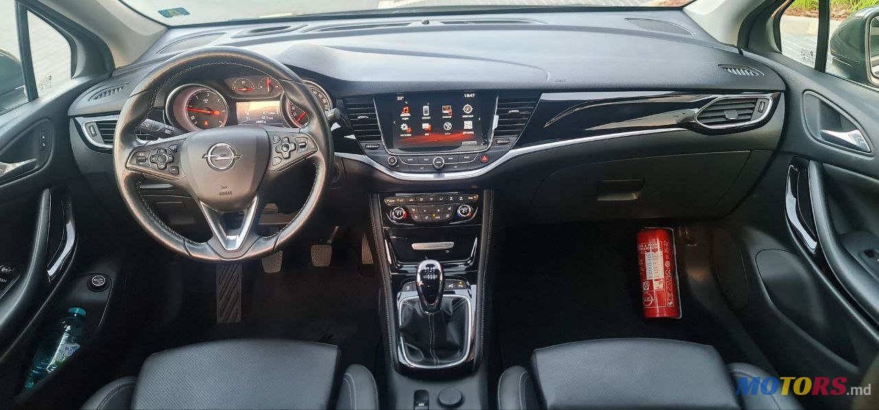 2017' Opel Astra photo #4