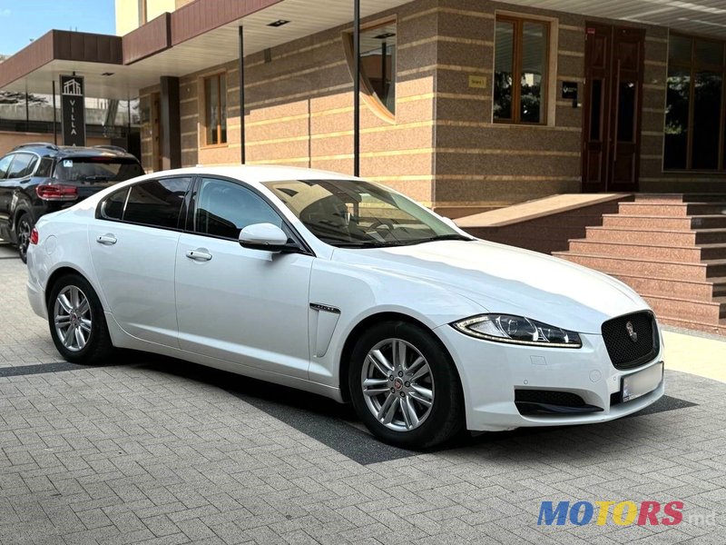 2013' Jaguar XF photo #3