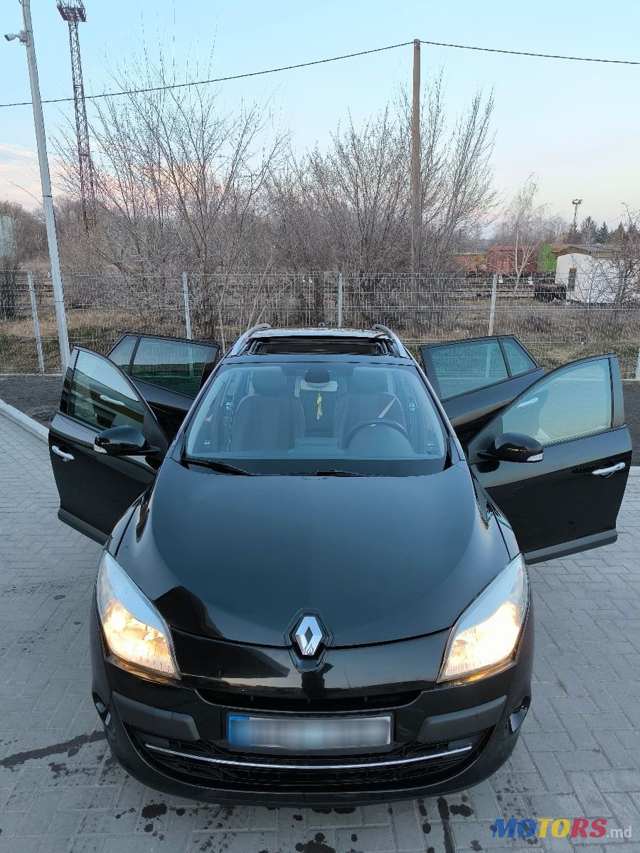 2011' Renault Megane photo #3