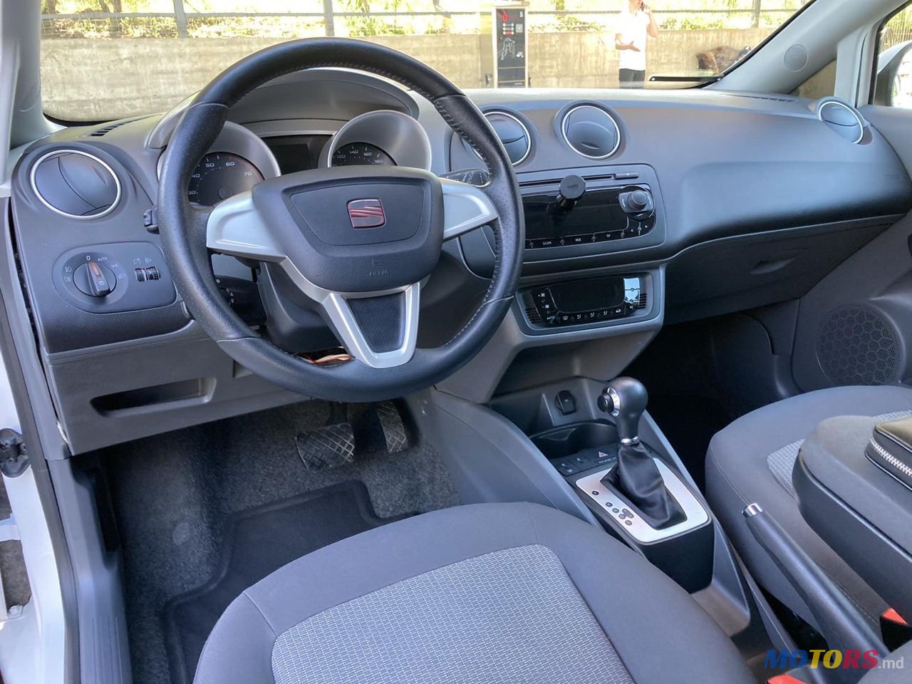 2011' SEAT Ibiza photo #6