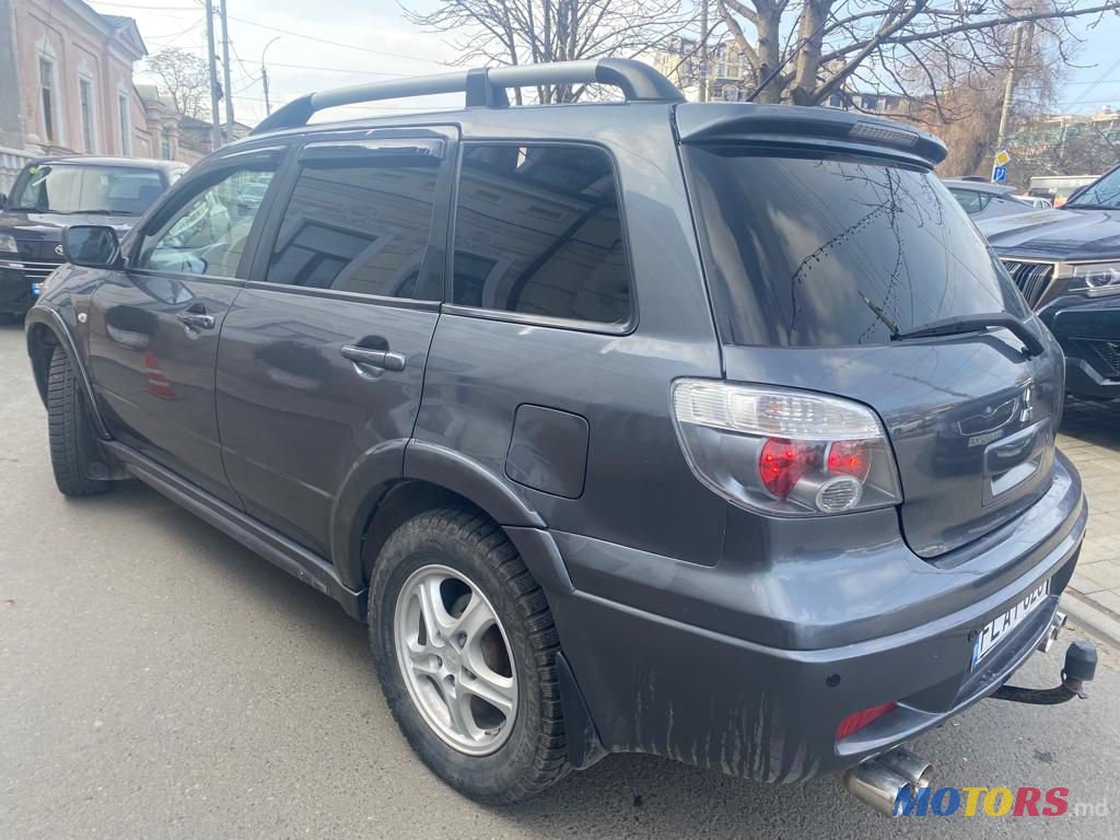 2006' Mitsubishi Outlander photo #3