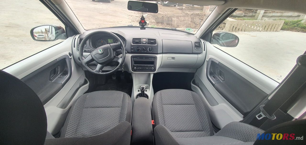 2011' Skoda Fabia photo #5