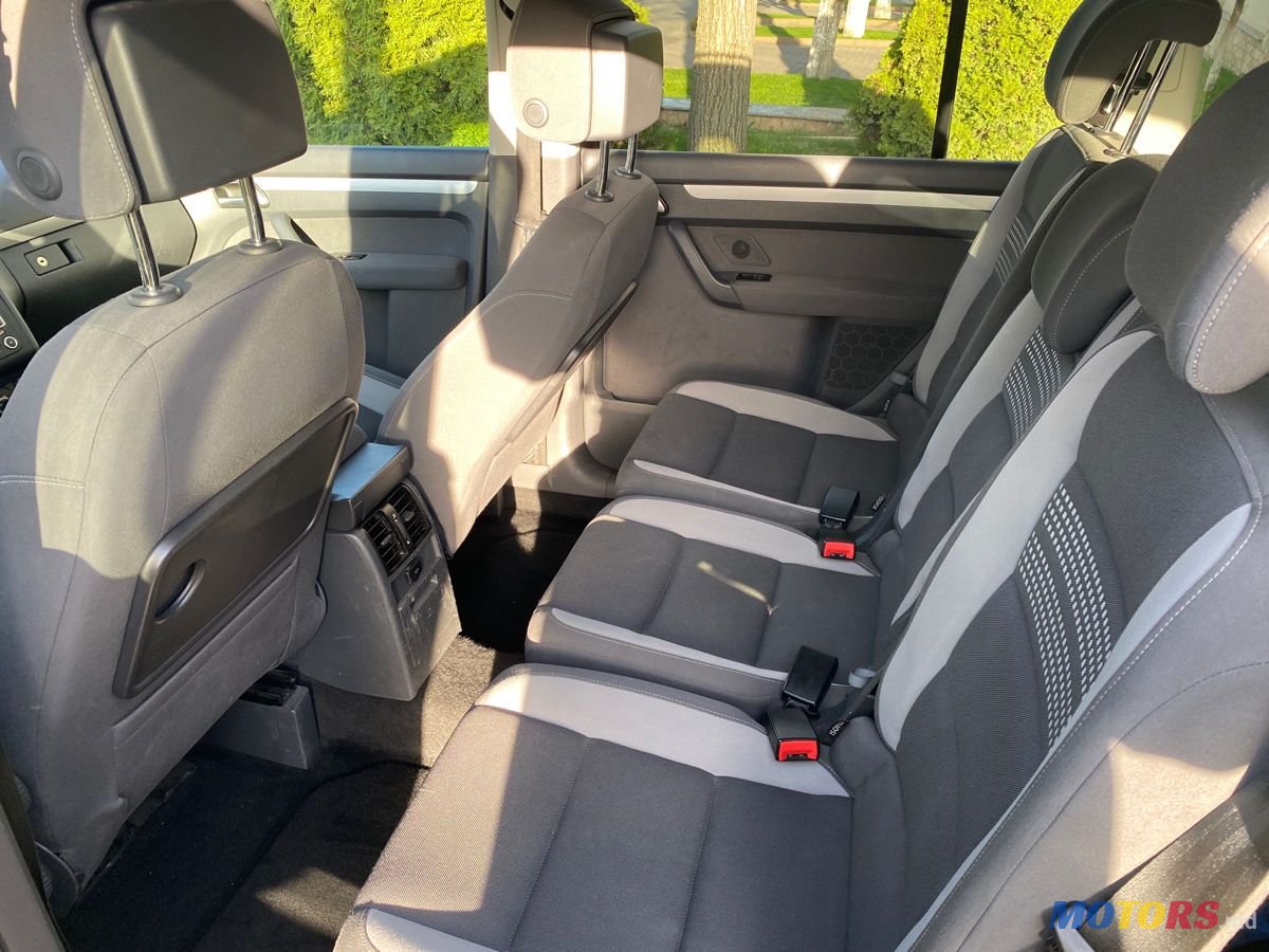 2014' Volkswagen Touran photo #6