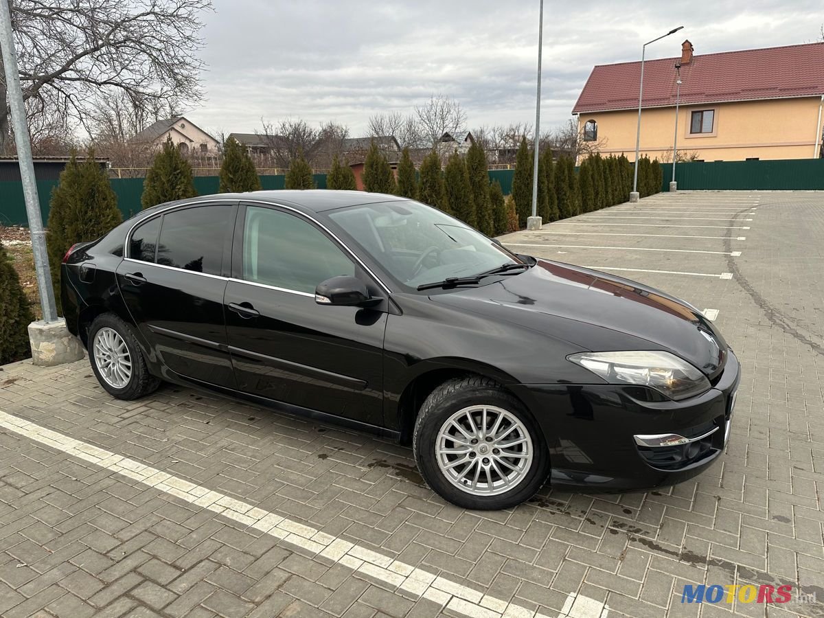 2013' Renault Laguna photo #1