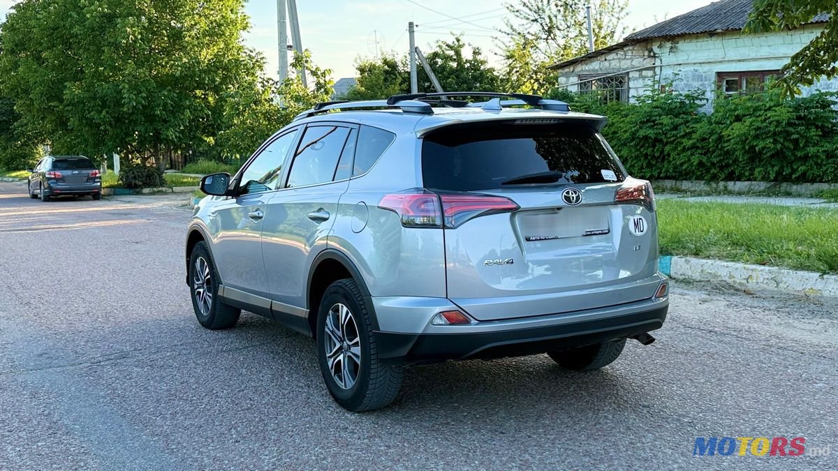 2018' Toyota RAV4 photo #4