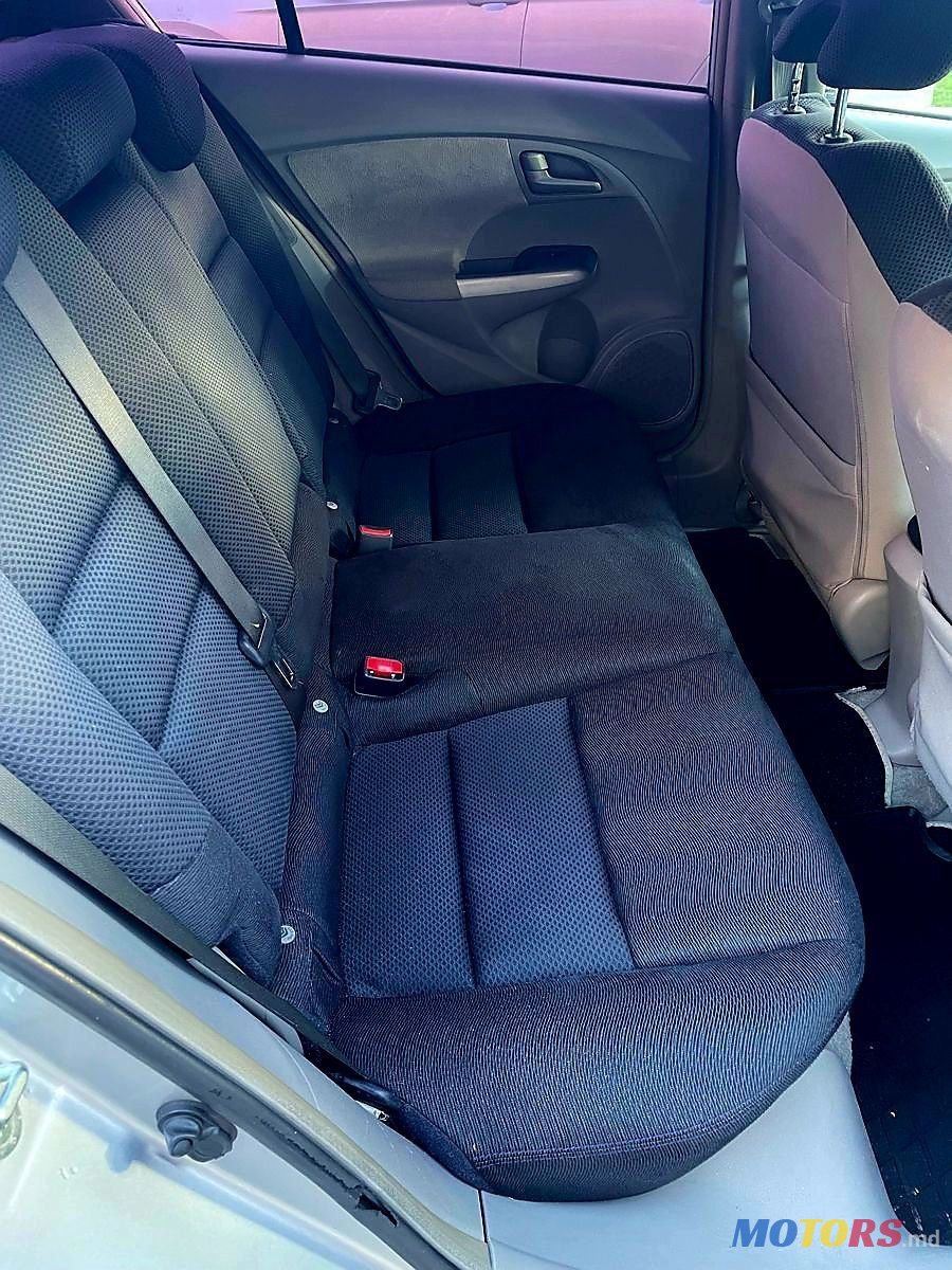 2010' Honda Insight photo #6