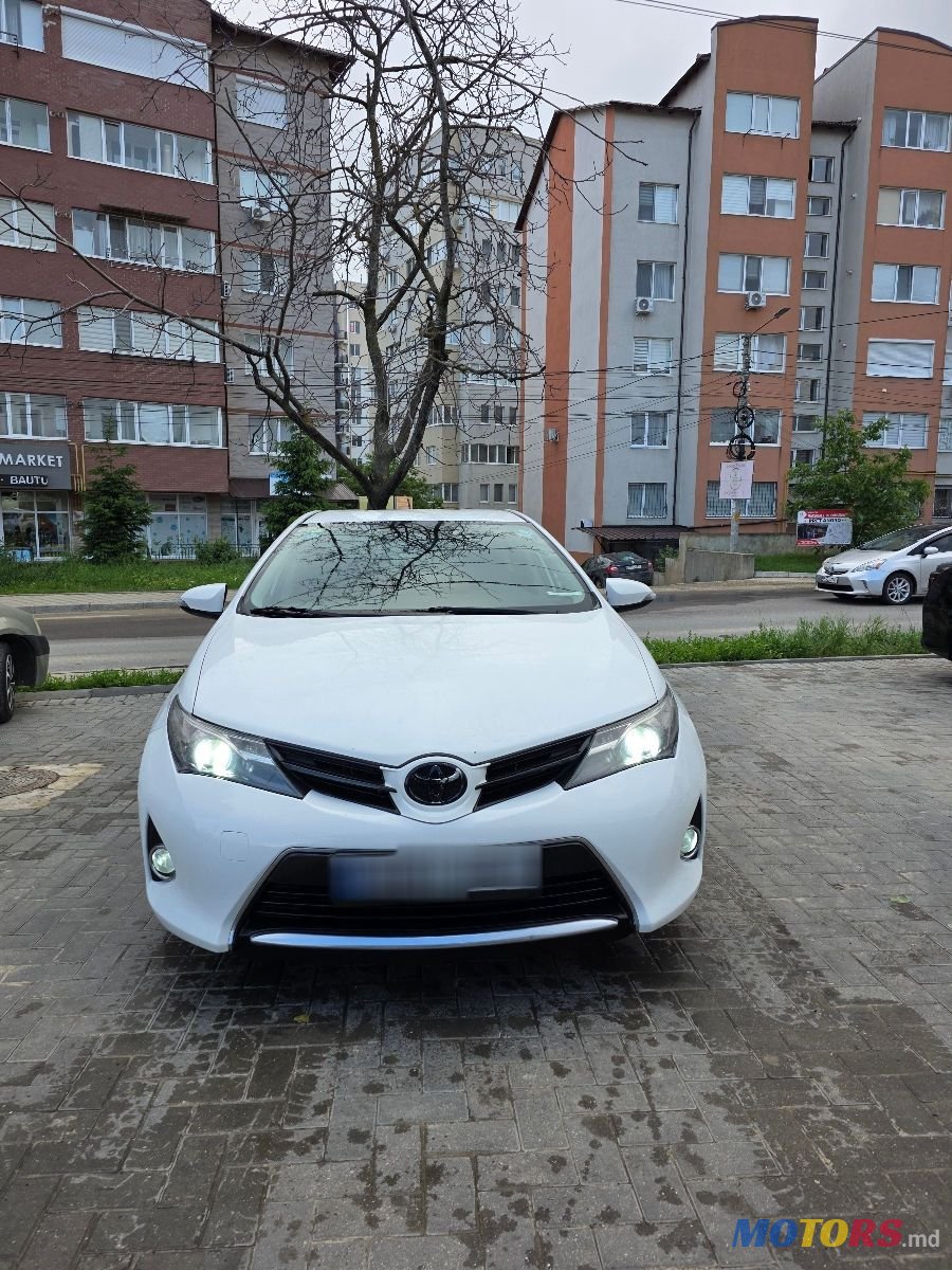 2014' Toyota Auris photo #3