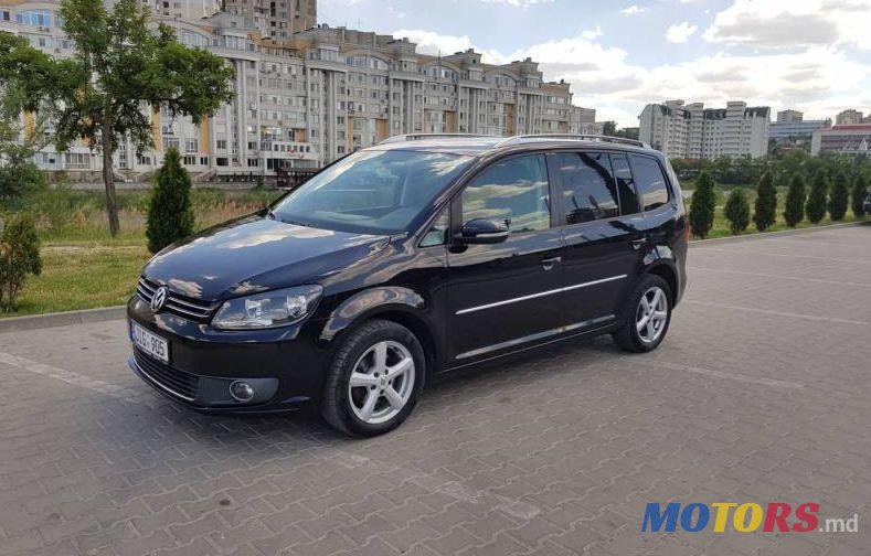 2011' Volkswagen Touran photo #2