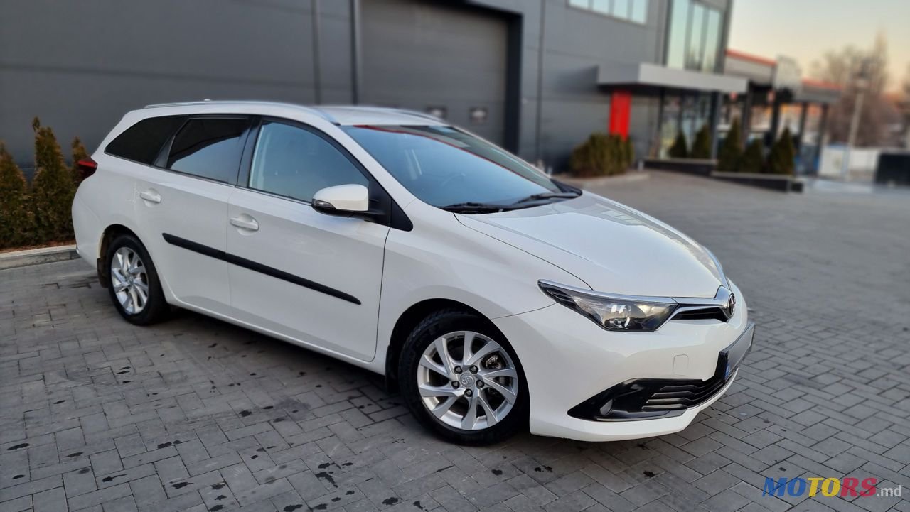 2015' Toyota Auris photo #3