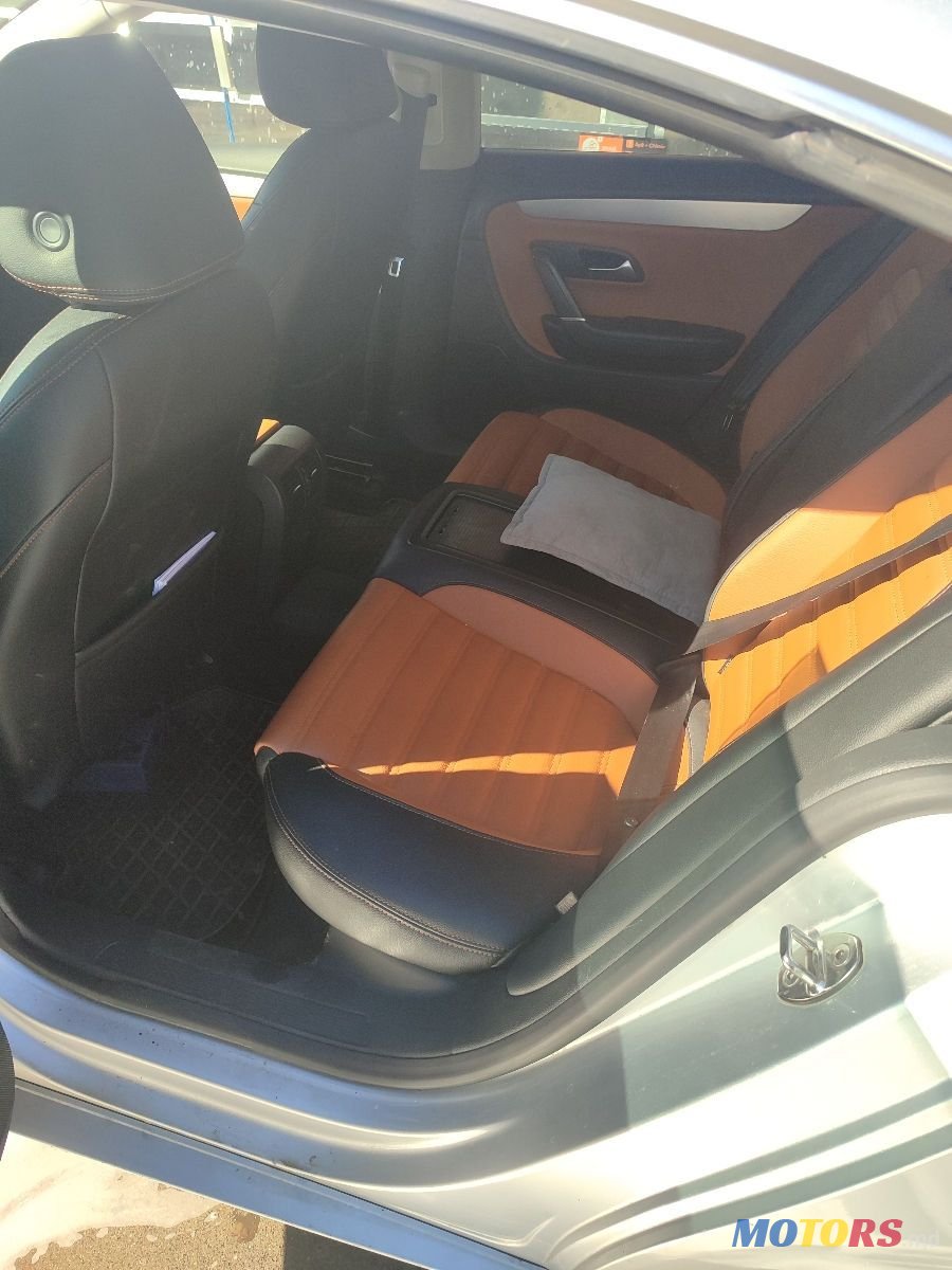 2009' Volkswagen Passat photo #4