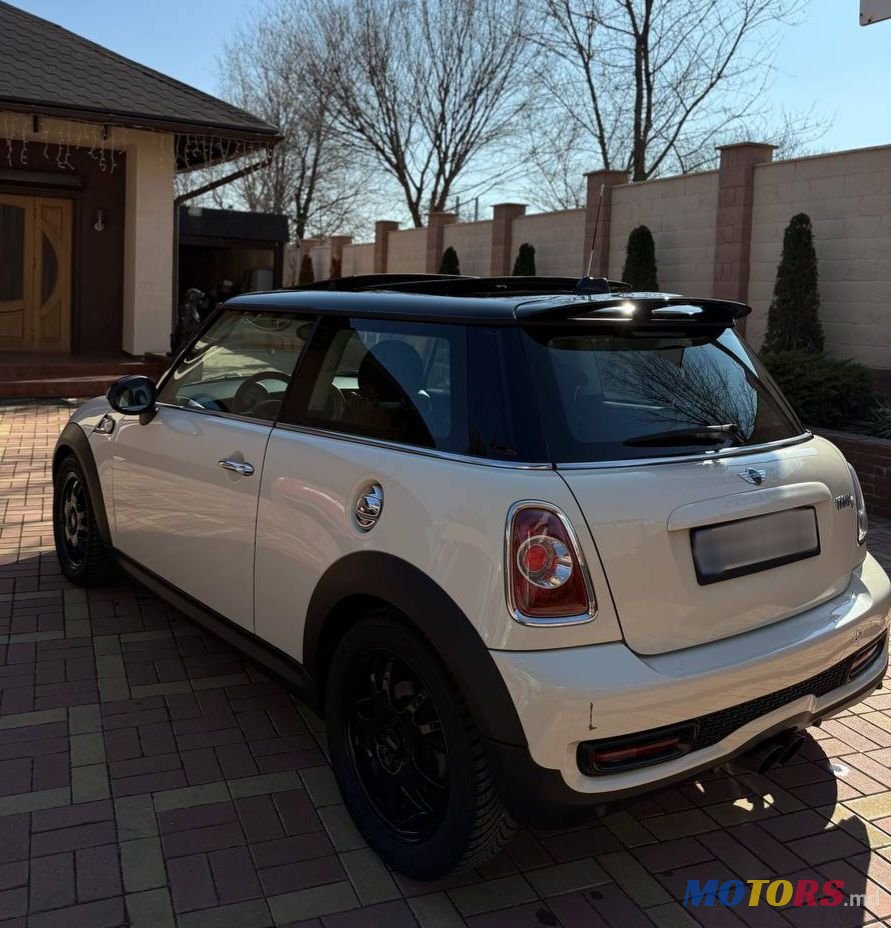 2011' MINI Cooper S photo #2