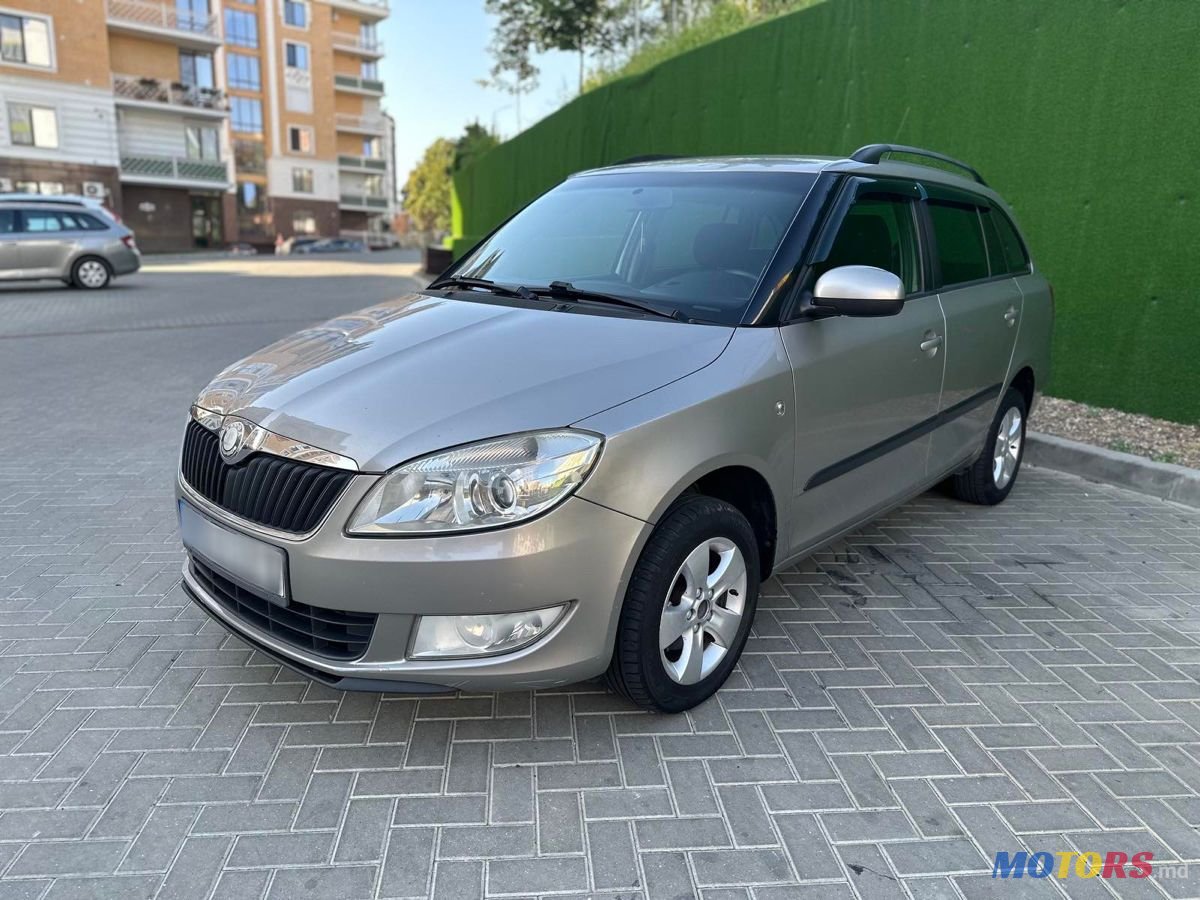 2011' Skoda Fabia photo #3