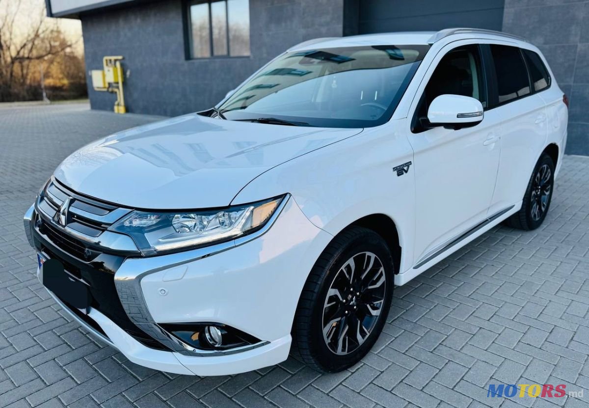 2017' Mitsubishi Outlander photo #1