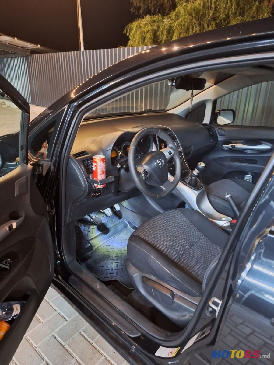 2012' Toyota Auris photo #6