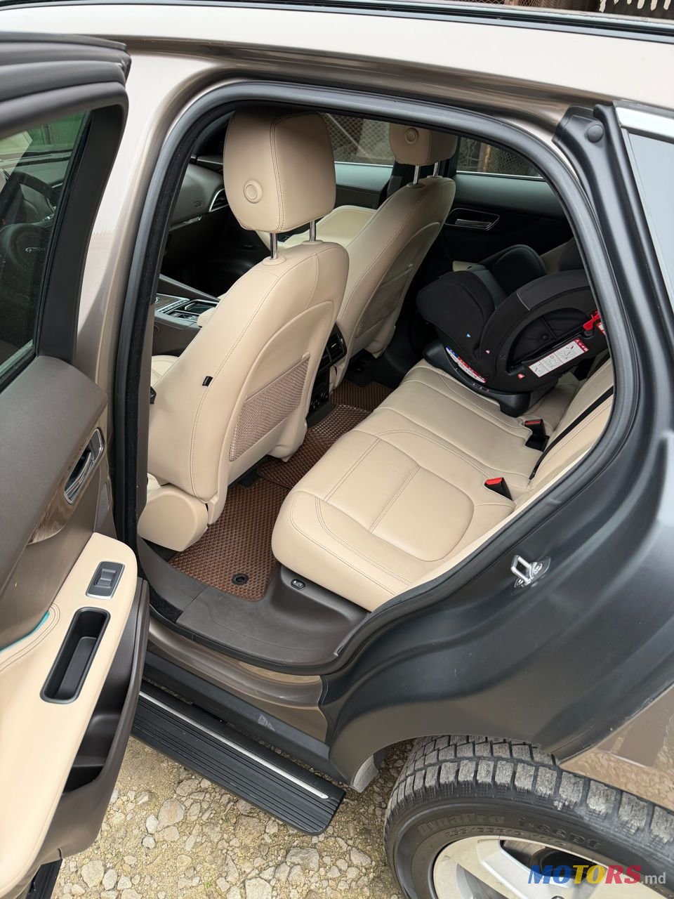 2017' Jaguar F-Pace photo #5