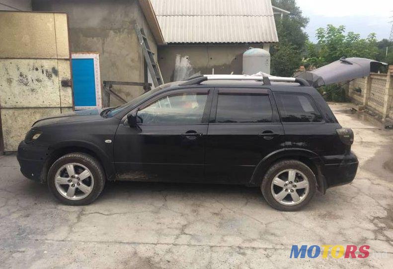 2007' Mitsubishi Outlander photo #1