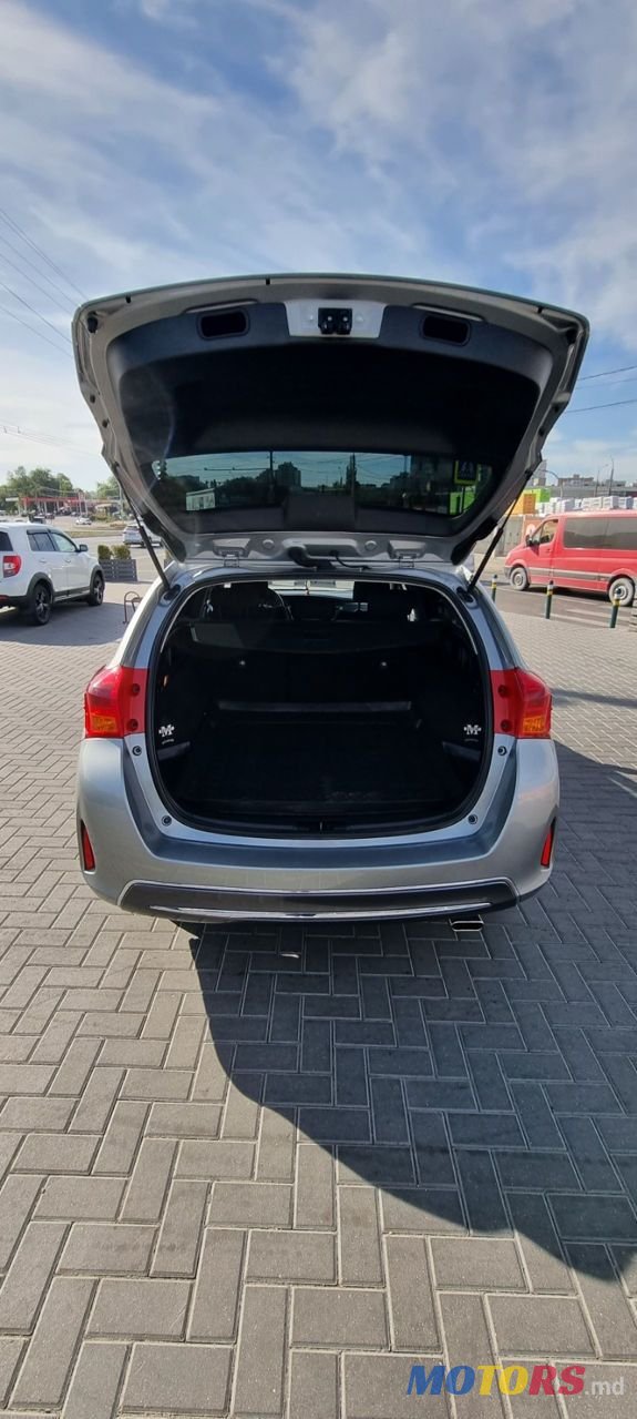 2013' Toyota Auris photo #5