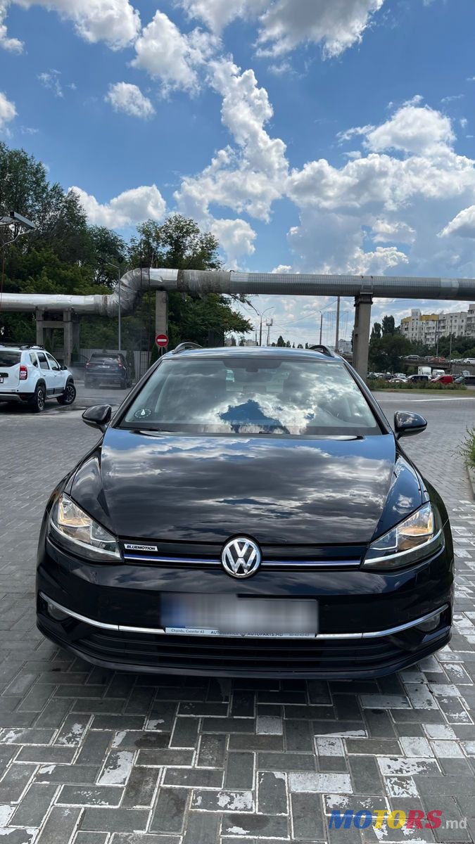 2019' Volkswagen Golf photo #2