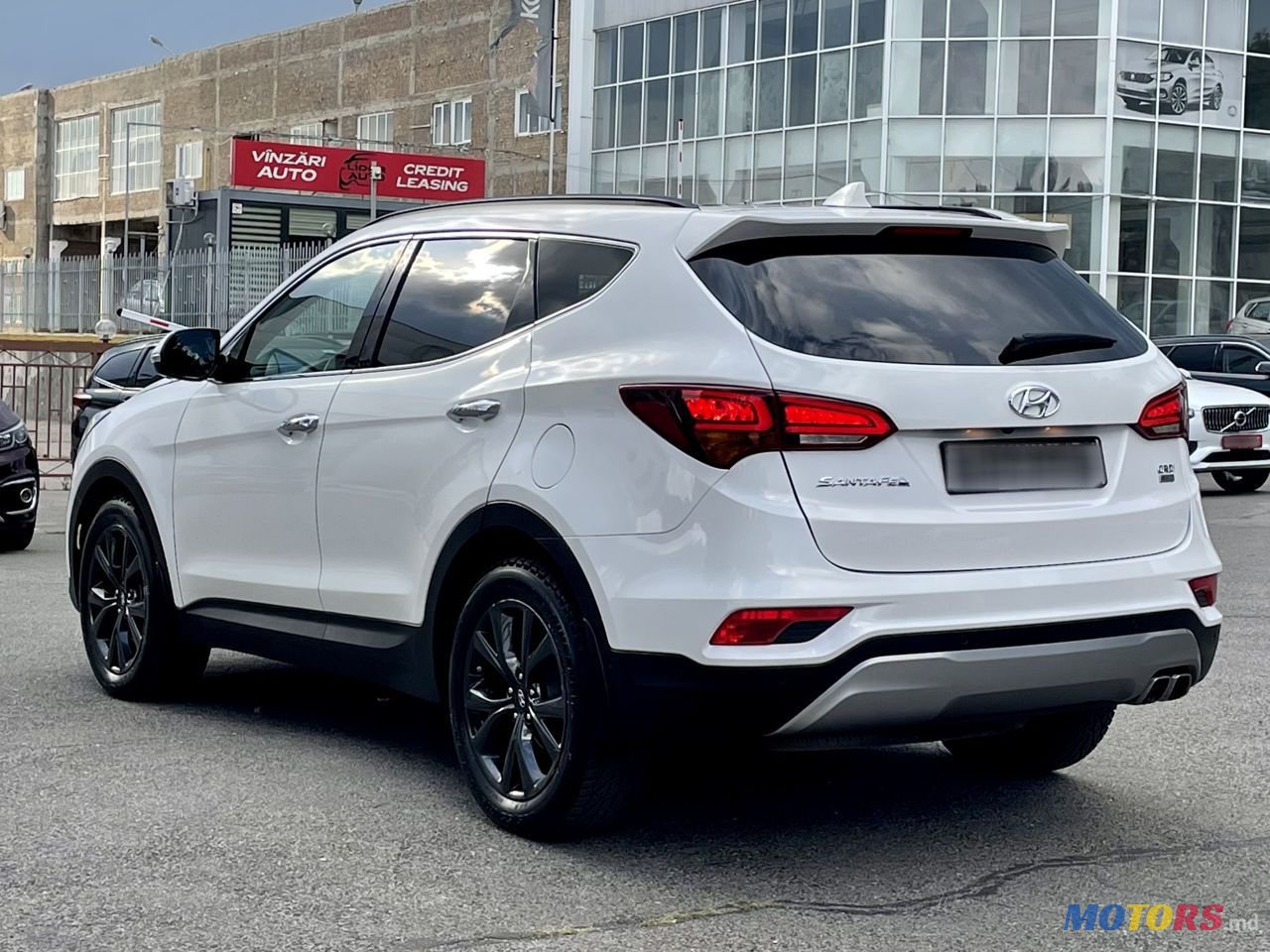 2015' Hyundai Santa Fe photo #2