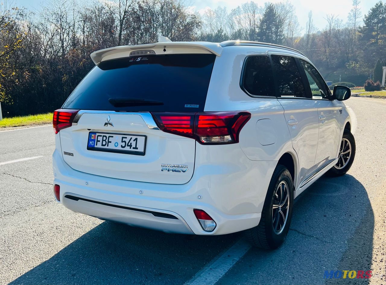 2019' Mitsubishi Outlander photo #3